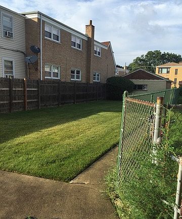 3rd image of 6050 W Peterson Ave