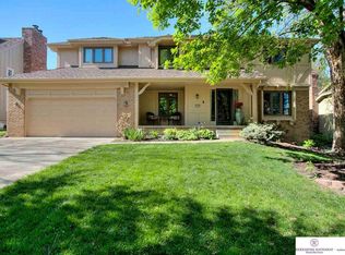 16332 Oak Cir, Omaha, NE 68130