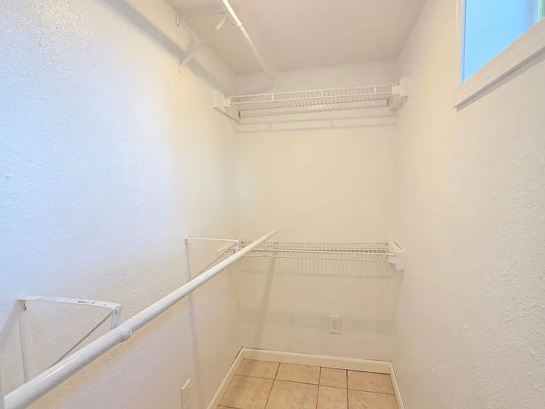 5621 N Hemlock St — Photo 25