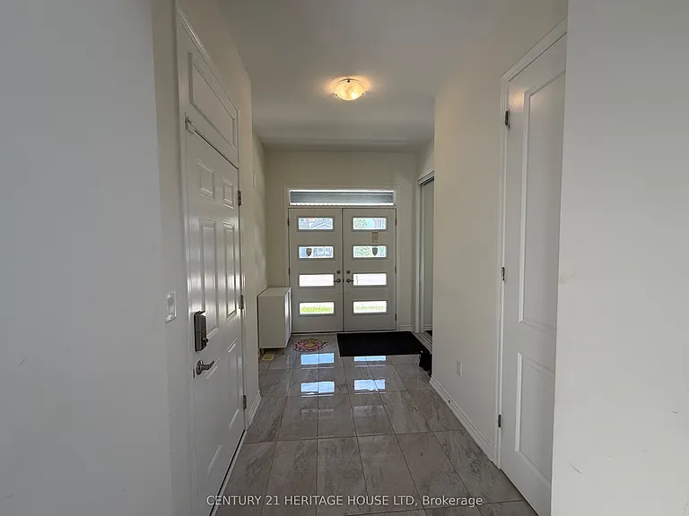 18 Dolucci Cres E — Photo 4