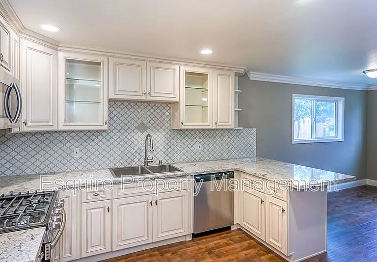 1218 N Olive St #A — Photo 8