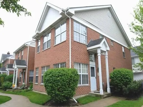 9 Saint Moritz Ct, Elmhurst, IL 60126