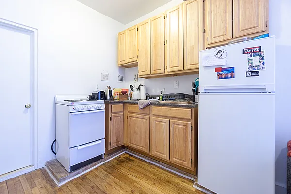 Rented by City Connections Realty | media 10