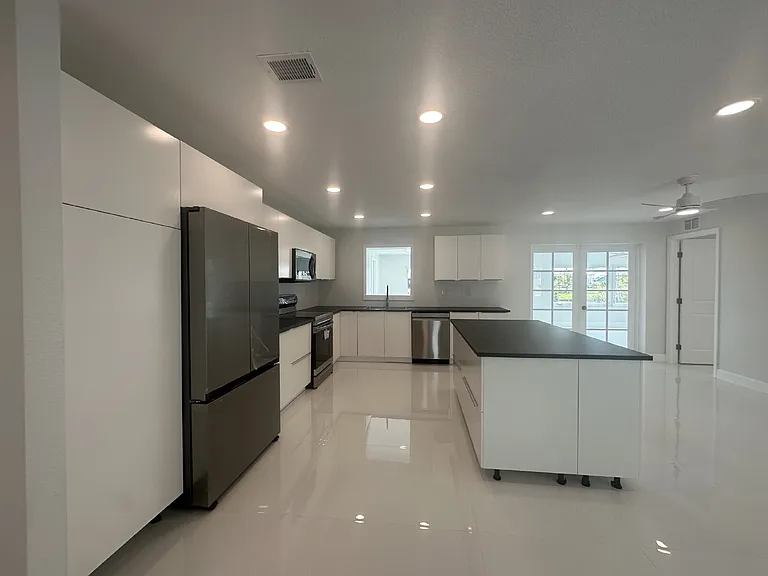 230 Annapolis Ln — Photo 10