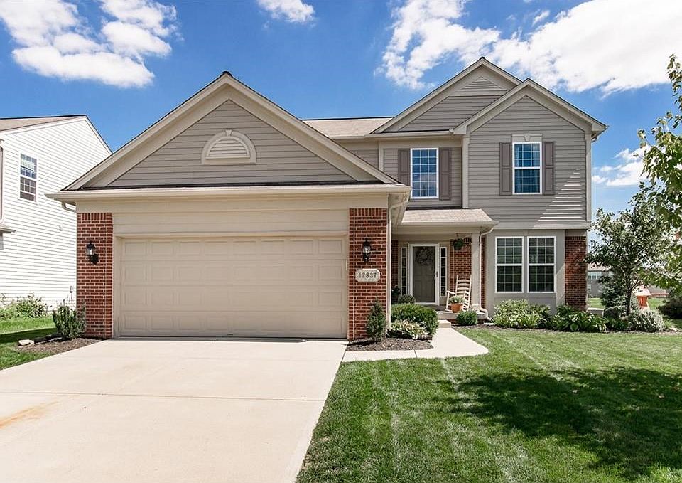 Welcome to Bristow Drive! Avalon neighborhood amenities for you to enjoy such as pool, tennis, walking trail.