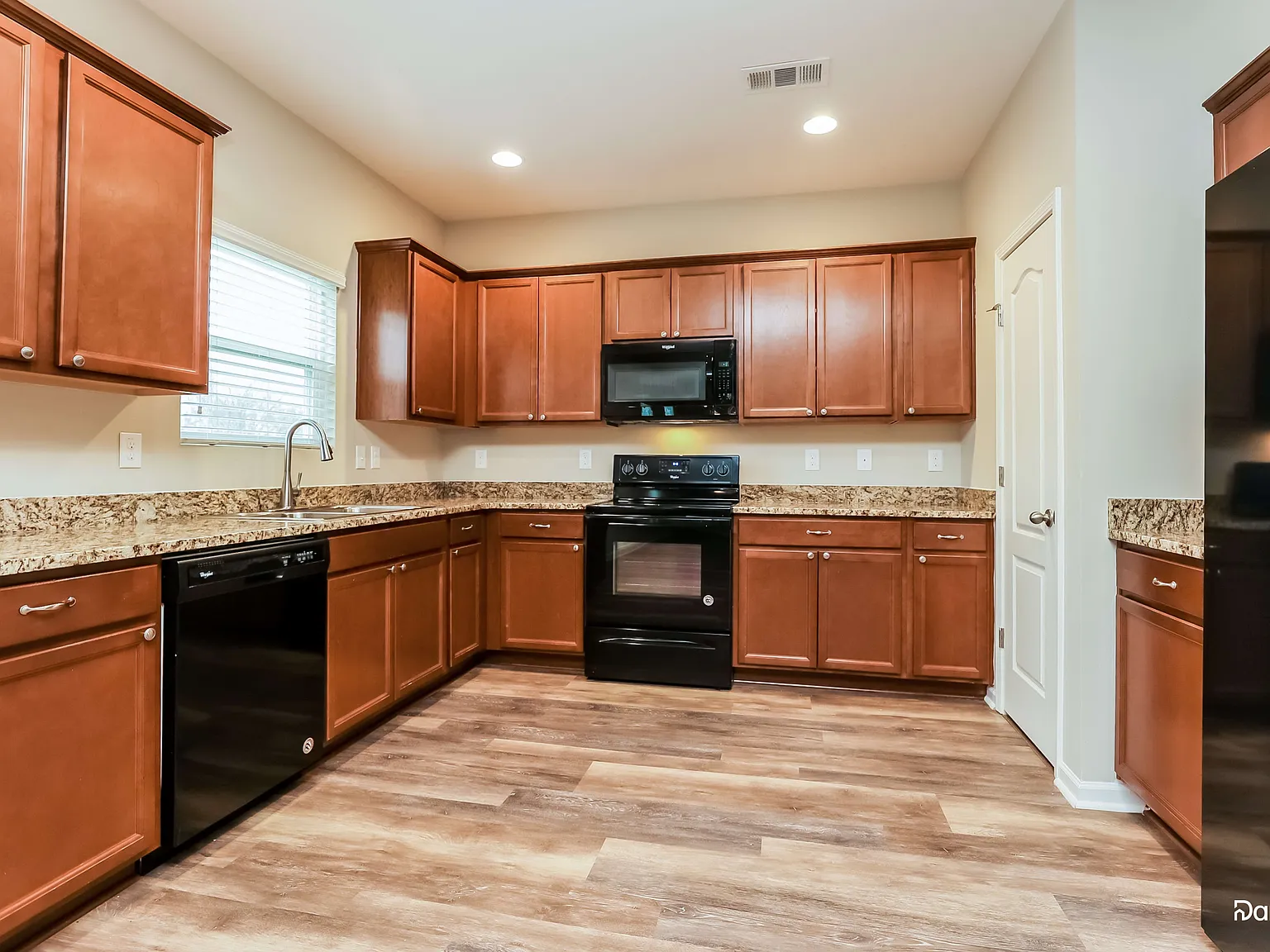 4 bed, 2.5 bath, 1891 sqft, $2,490 — Photo 4
