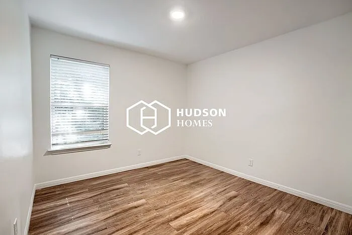 1718 Beacon St — Photo 10