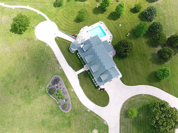 2nd image of 3415 S Country Club Dr