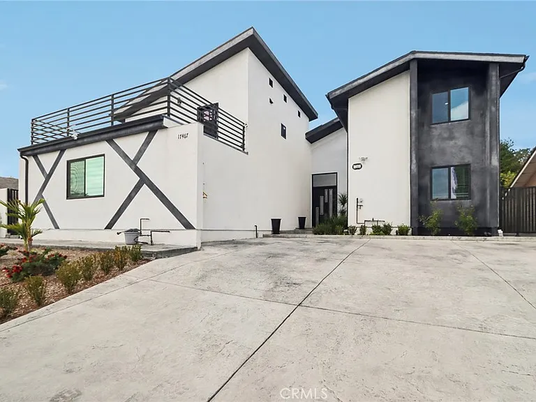 17465 Tuscan Dr — Photo 2