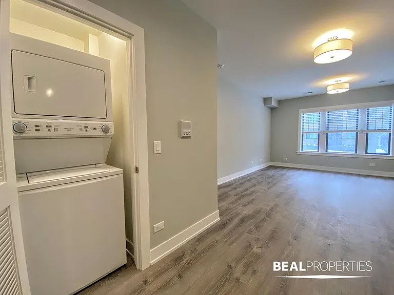 916 Crain St #101 — Photo 5