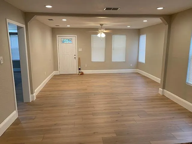 2306 Poplar St — Photo 8