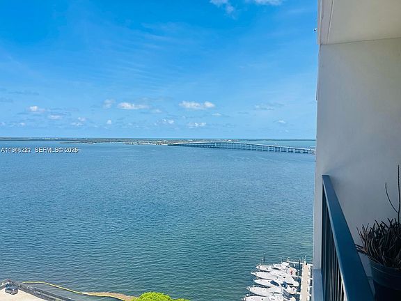 3rd image of 1865 Brickell Ave APT A904