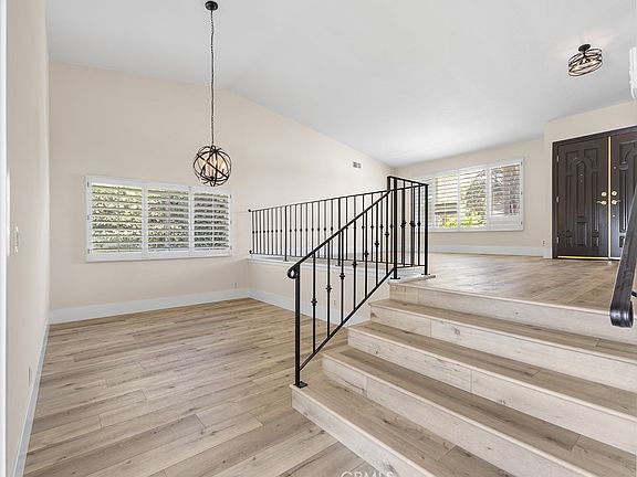 4th image of 3561 Dahlia Cir