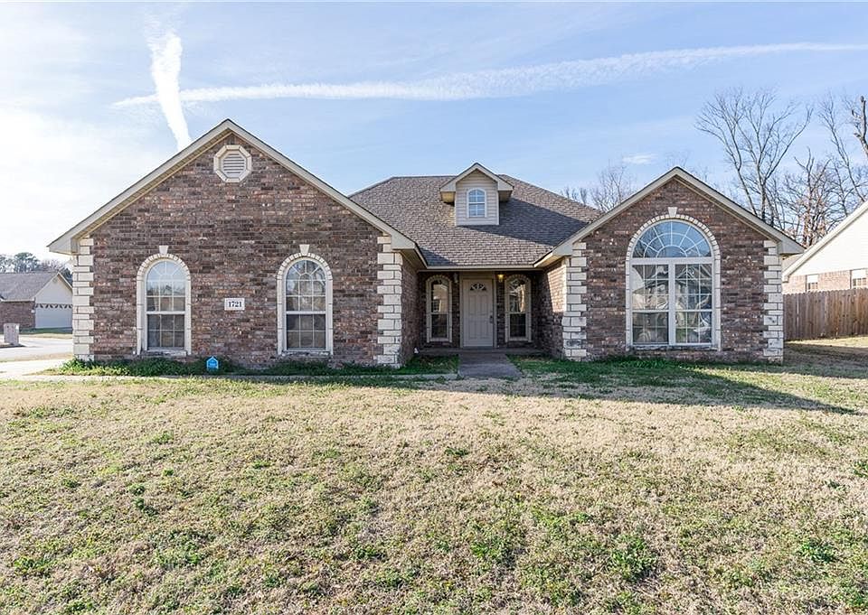 1st image of 1721 Red Oak Cir