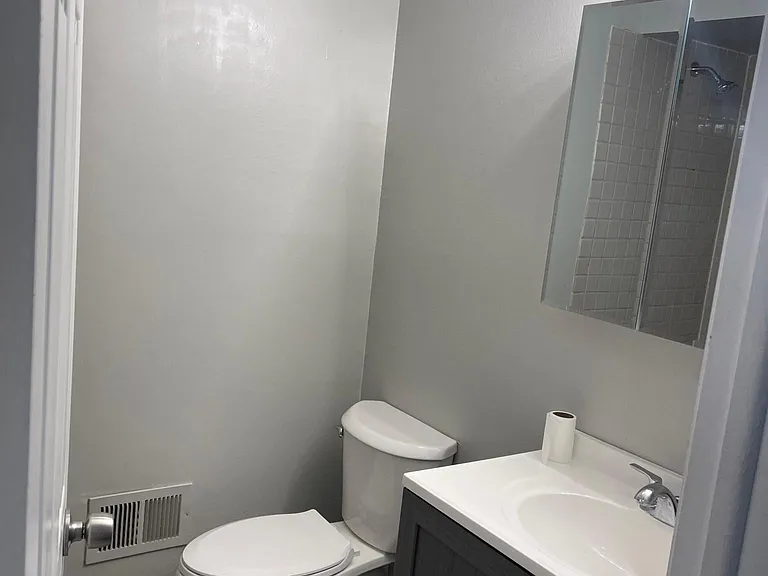 21906 Clyde Ave — Photo 16