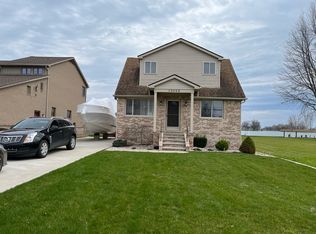 32068 Riverdale St, Harrison Township, MI