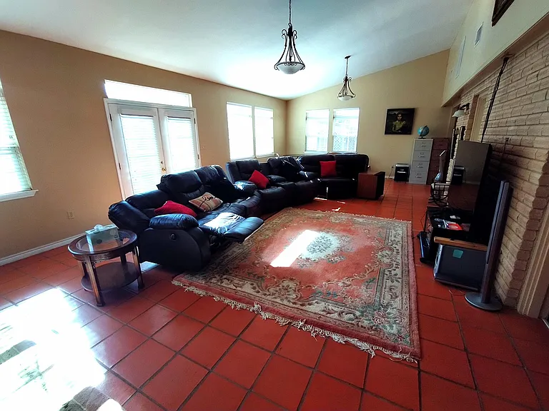 112 Edgewood Dr — Photo 23