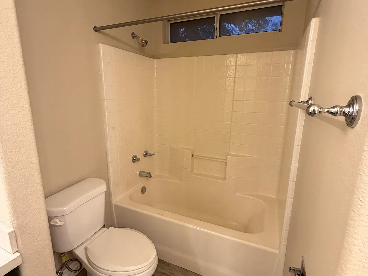 3 bed, 1338 sqft, $1,990 — Photo 3