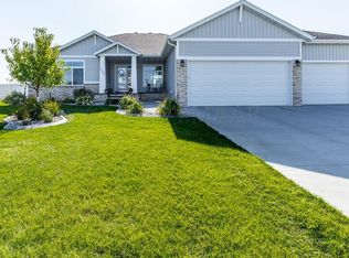 3590 50th St S, Fargo, ND 58104