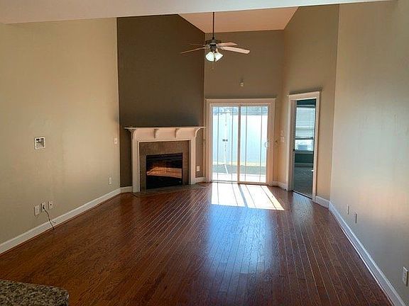 2nd image of 1801 Fox Den Way