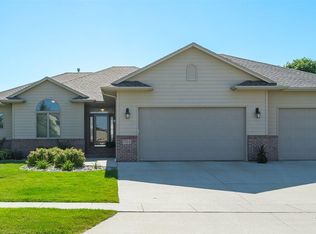 7104 S Waterstone Cir, Sioux Falls, SD 57108