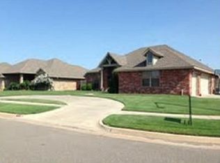 2001 SW 33rd St, Moore, OK 73170