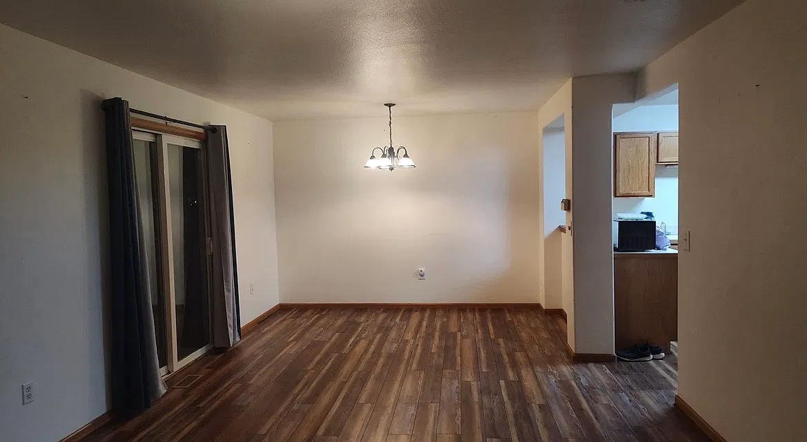 3 bed, 1928 sqft, $2,650 — Photo 2