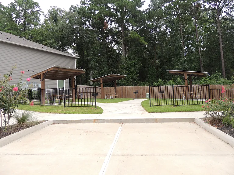 Cottage Pointe — Photo 7