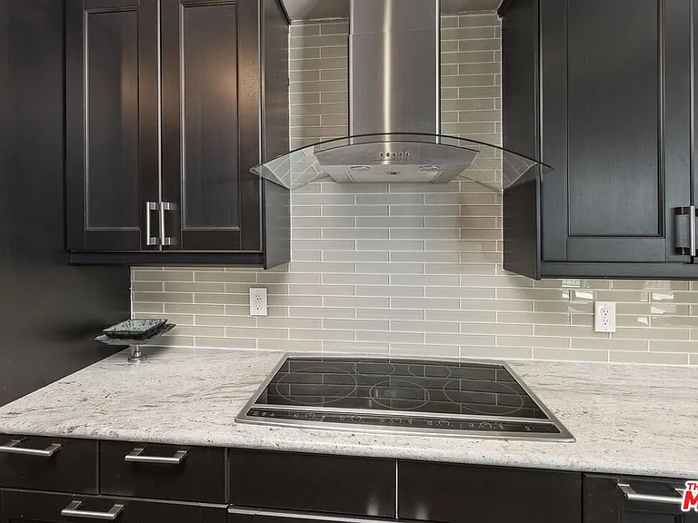 2260 N Cahuenga Blvd #502 — Photo 31