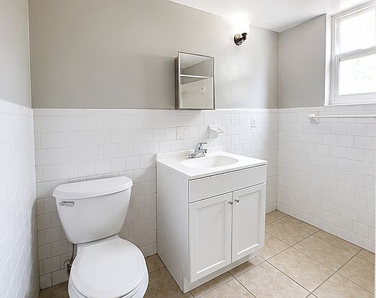 5th image of 1079 Saint Clair St #5