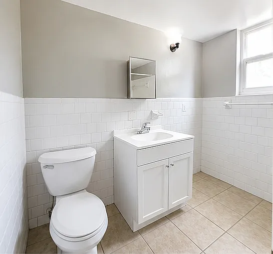 1079 Saint Clair St #5 — Photo 5