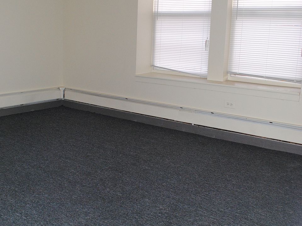 2nd image of 4820 W Monroe St #3