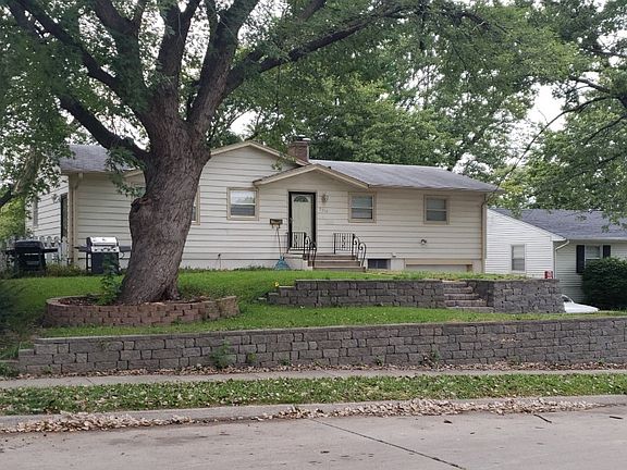 2nd image of 2318 S 123rd St