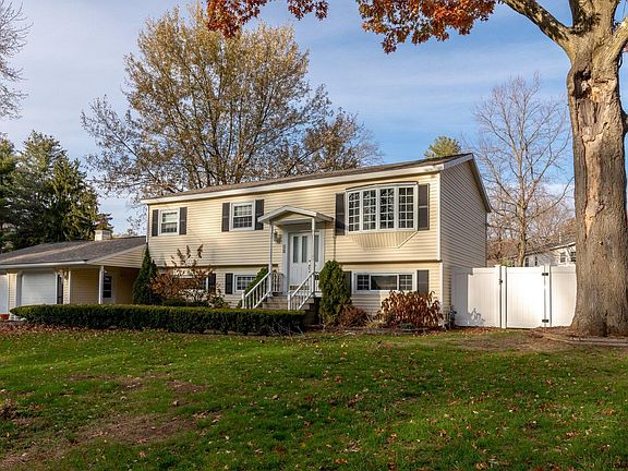 2nd image of 51 Oakwood Blvd