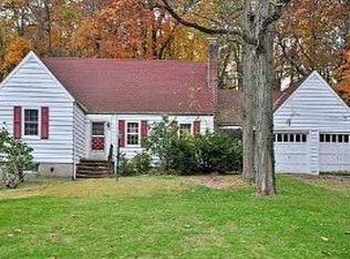 98 Southdown Rd, Huntington, NY 11743