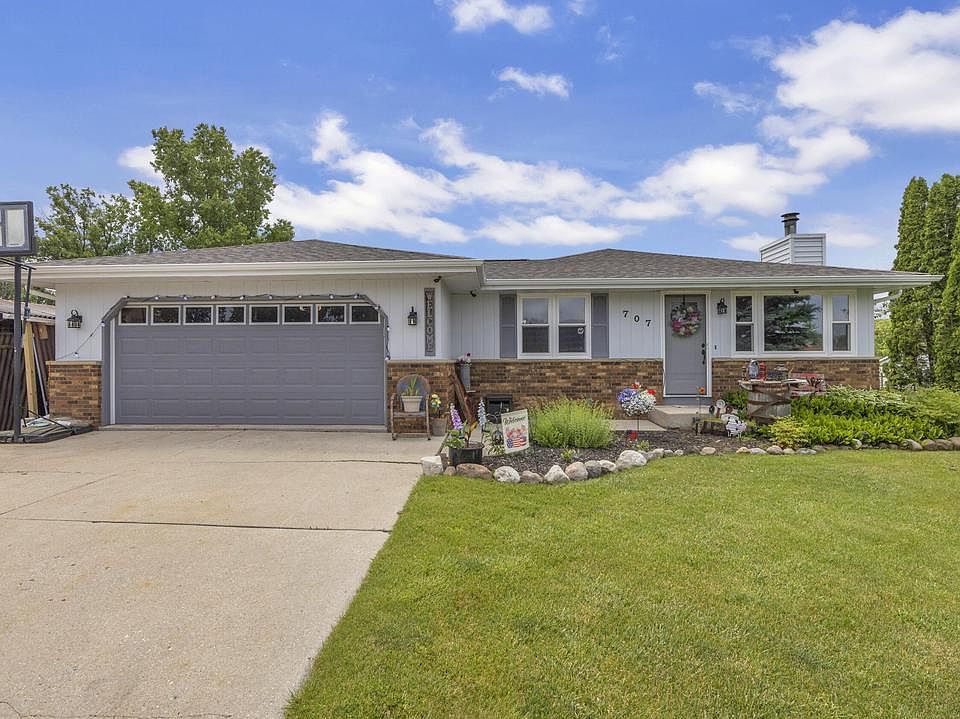 1st image of 707 Goldfinch LANE