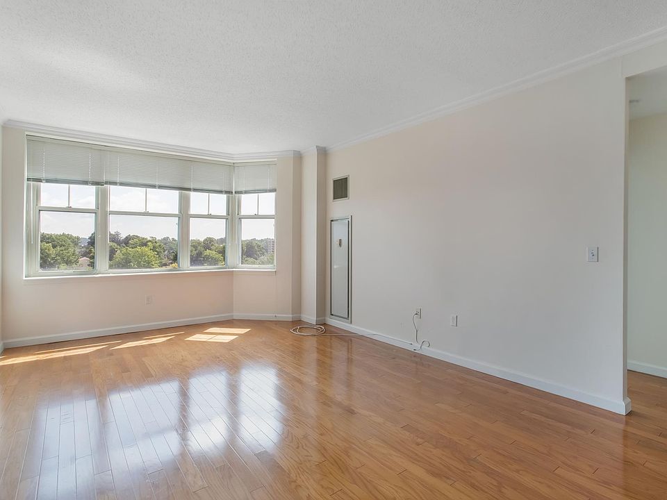 1st image of 300 Mamaroneck Ave APT 720