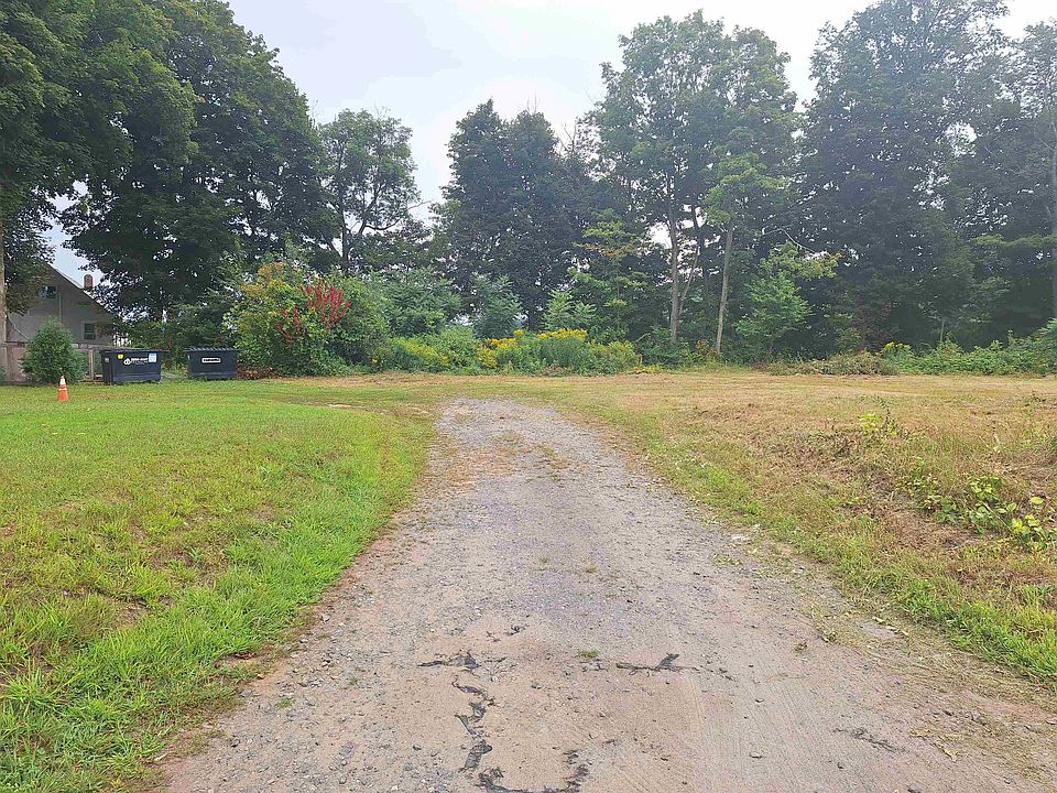 2nd image of 21 Maplewood Circle