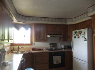 613 River Rd, Glendive, MT 59330