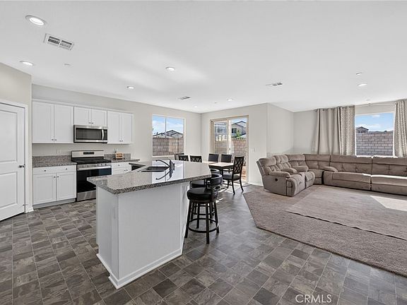 2nd image of 4877 Goldfinch St