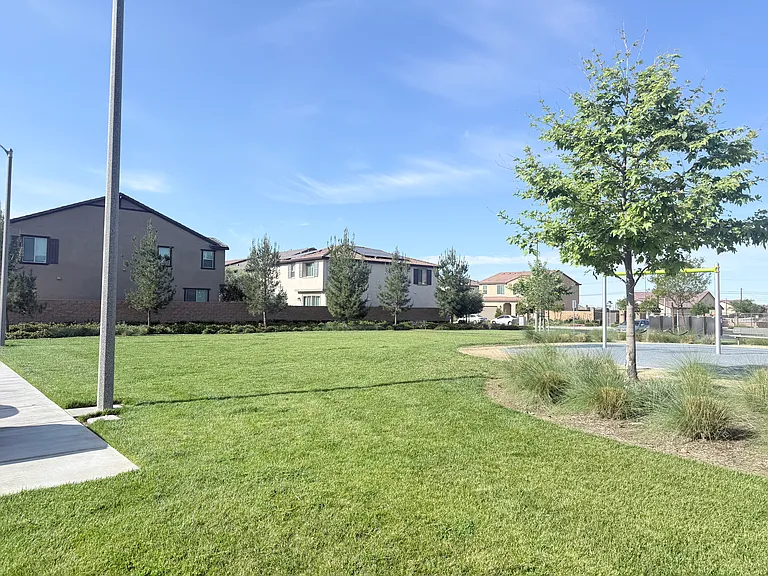 729 Sumac Ln — Photo 5