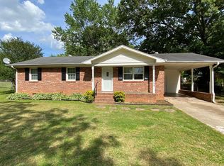 24 11th St, Greer, SC 29651