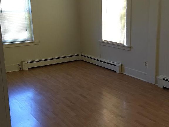 3rd image of 117 Vernon Ave #1
