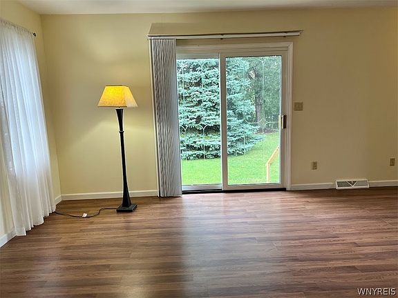 5th image of 222 Summit Ave