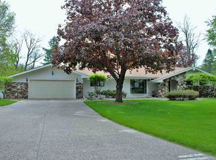 4615 Trails End Rd, Bettendorf, IA 52722