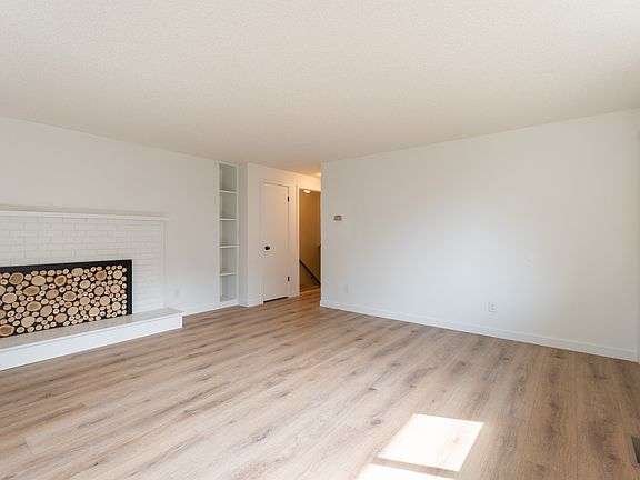 2nd image of 512 E Longfellow Ave #512