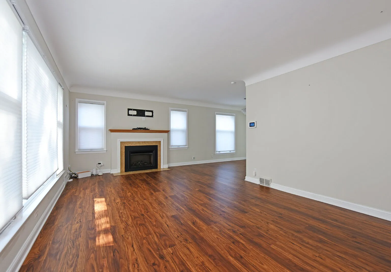 3 bed, 1.0 bath, 1396 sqft, $2,650 — Photo 3