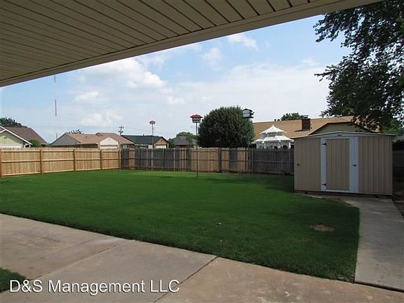 2nd image of 2305 E Hills Dr
