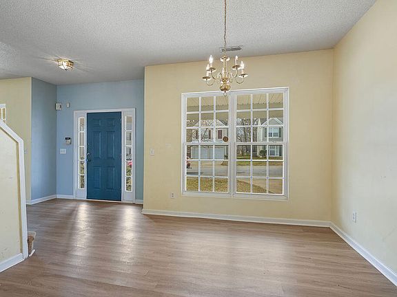 3rd image of 2913 Hayling Dr