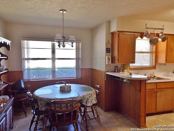 5th image of 116 Oakview Dr W